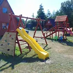 Kanzas Z Klimatyzacja I Ogrzewniem. 펜션 *